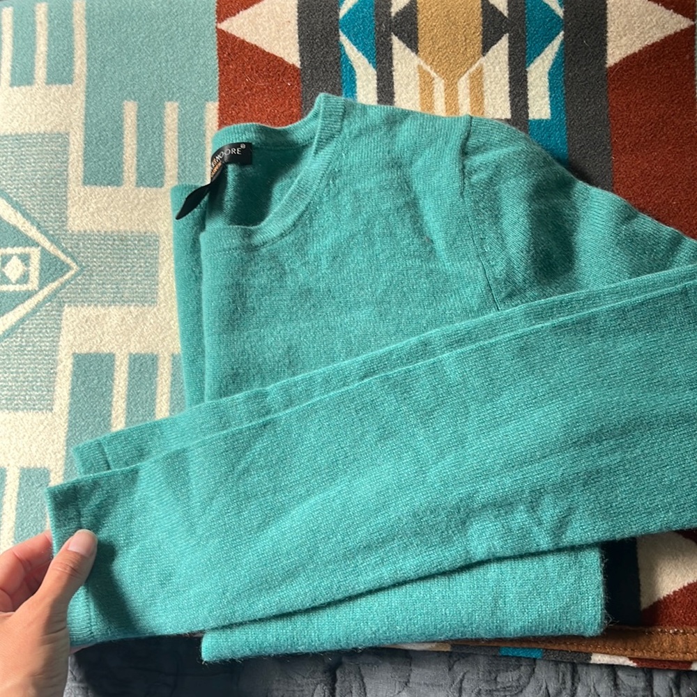 Aqua 100% cashmere sweater